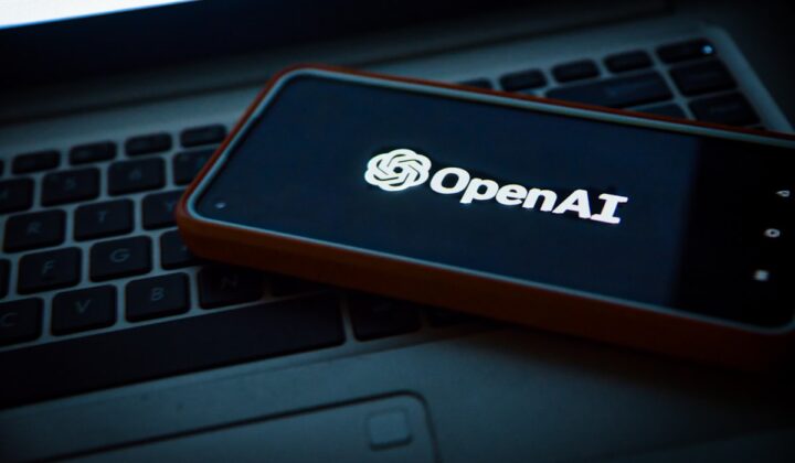 Interface abstrata com dados e automação